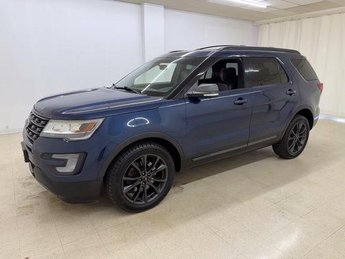 Blue Jeans Metallic 2017 Ford Explorer XLT