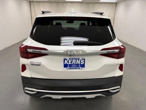 Snow White Pearl 2022 Kia Seltos S