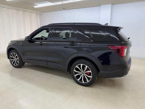 Black Metallic 2024 Ford Explorer ST-Line