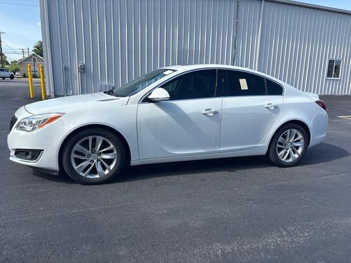 Summit White 2017 Buick Regal Turbo Premium II