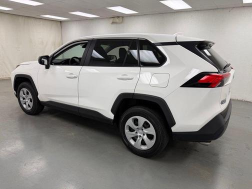 Ice Cap 2024 Toyota RAV4 LE