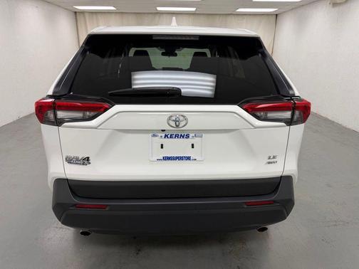 Ice Cap 2024 Toyota RAV4 LE