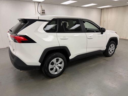Ice Cap 2024 Toyota RAV4 LE