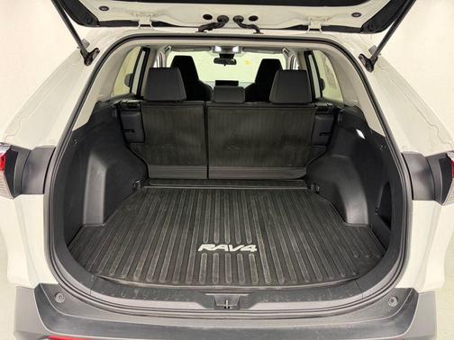 Ice Cap 2024 Toyota RAV4 LE