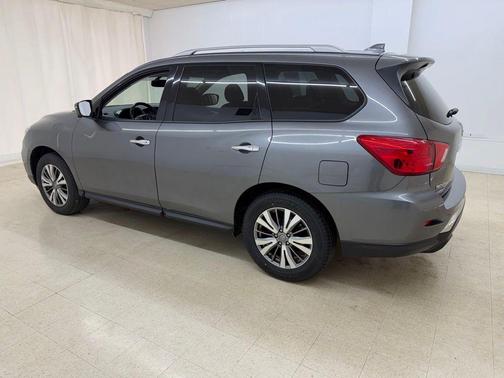 Gun Metallic 2019 Nissan Pathfinder SL