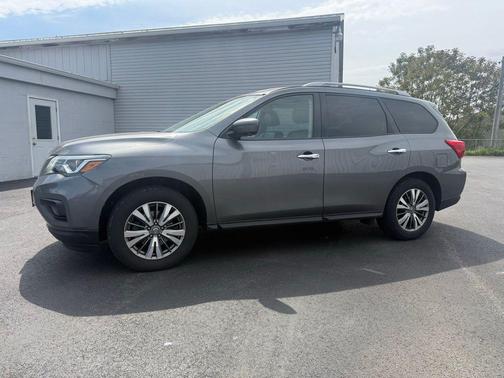 Gun Metallic 2019 Nissan Pathfinder SL