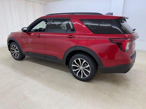 Rapid Red Metallic Tinted Clearcoat 2026 Ford Explorer ST-Line