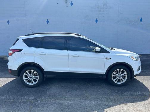 Oxford White 2018 Ford Escape SEL