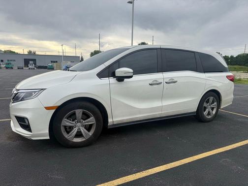 White Diamond Pearl 2018 Honda Odyssey EX-L