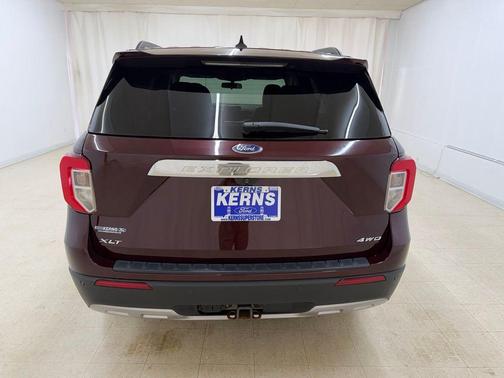Burgundy Velvet Tinted Clearcoat 2022 Ford Explorer XLT