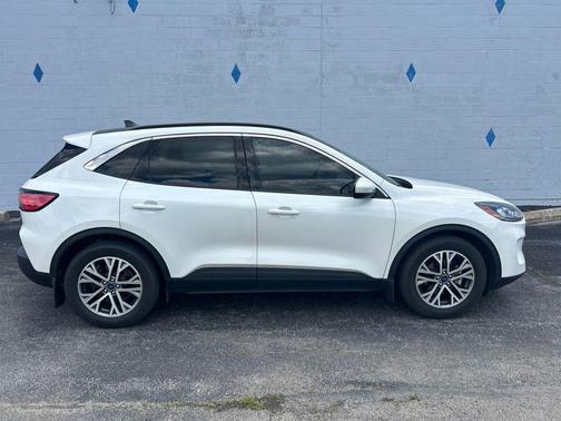 Star White Metallic Tri-Coat 2022 Ford Escape SEL