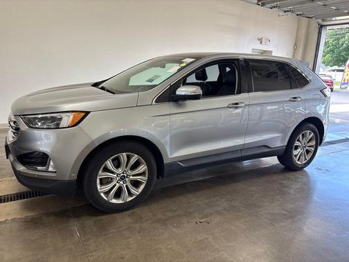 Iconic Silver Metallic 2020 Ford Edge Titanium
