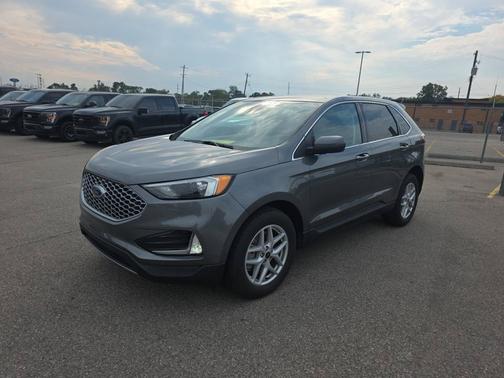 Carbonized Gray Metallic 2024 Ford Edge SEL