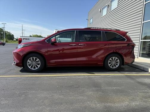 2021 Toyota Sienna XLE