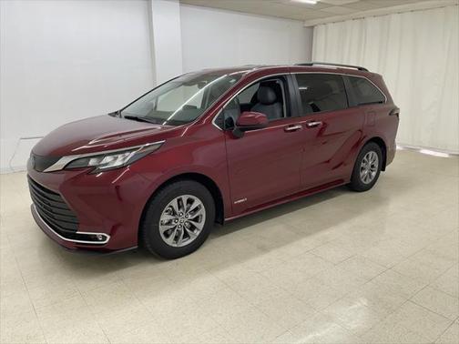 2021 Toyota Sienna XLE