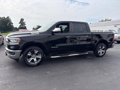 Diamond Black Crystal Pearlcoat 2020 RAM 1500 Laramie