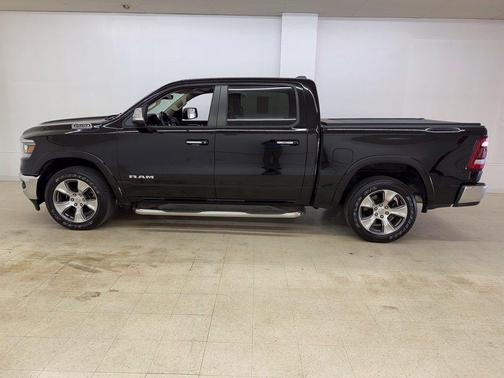 Diamond Black Crystal Pearlcoat 2020 RAM 1500 Laramie
