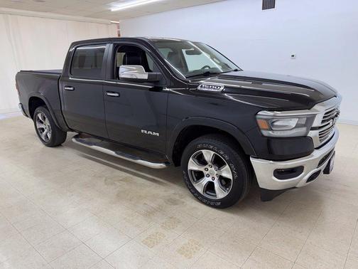 Diamond Black Crystal Pearlcoat 2020 RAM 1500 Laramie