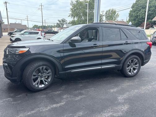 Agate Black Metallic 2021 Ford Explorer XLT