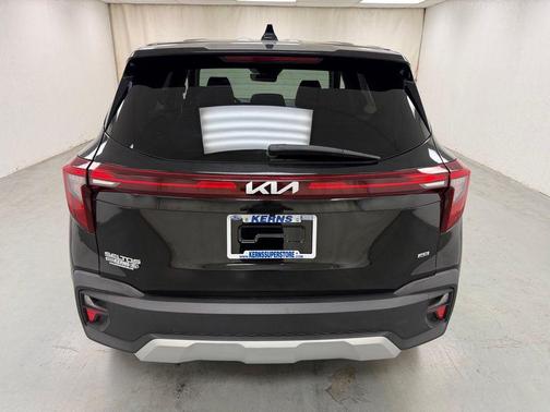 Fusion Black 2025 Kia Seltos LX