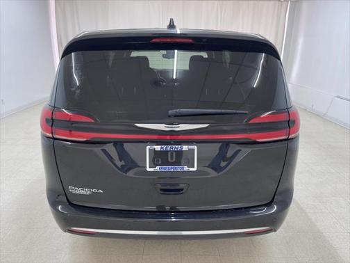 2023 Chrysler Pacifica Touring