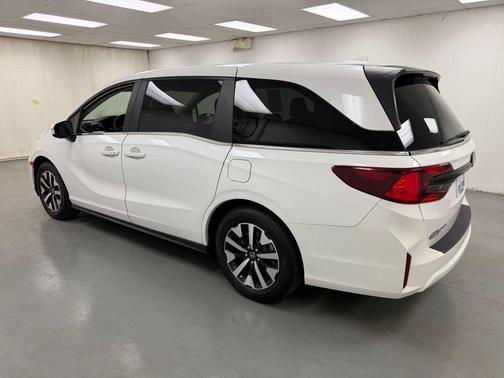 Platinum White Pearl 2025 Honda Odyssey EX-L