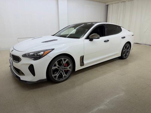 Snow White Pearl 2018 Kia Stinger GT2