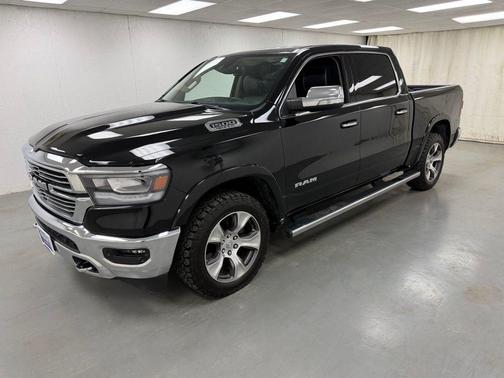 Diamond Black Crystal Pearlcoat 2021 RAM 1500 Laramie