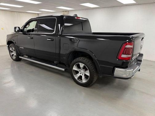 Diamond Black Crystal Pearlcoat 2021 RAM 1500 Laramie