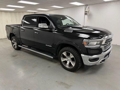 Diamond Black Crystal Pearlcoat 2021 RAM 1500 Laramie