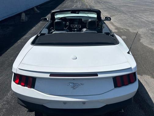 Oxford White 2025 Ford Mustang EcoBoost Premium