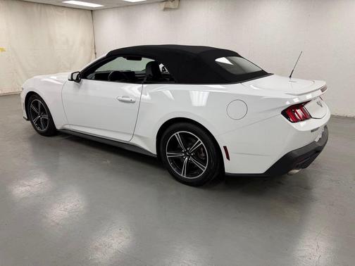 Oxford White 2025 Ford Mustang EcoBoost Premium
