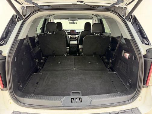 Oxford White 2021 Ford Explorer XLT