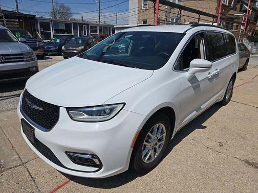 Bright White Clearcoat 2022 Chrysler Pacifica Touring L