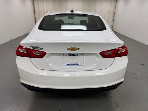 Summit White 2022 Chevrolet Malibu 1LS