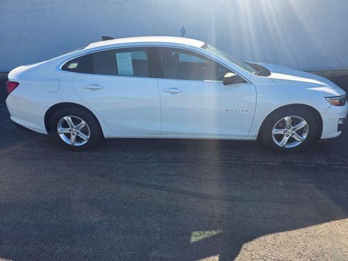 Summit White 2022 Chevrolet Malibu 1LS