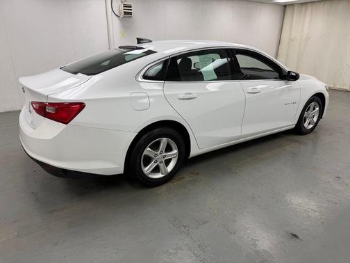 Summit White 2022 Chevrolet Malibu 1LS