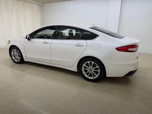 White Platinum Metallic Tri-Coat 2020 Ford Fusion SE