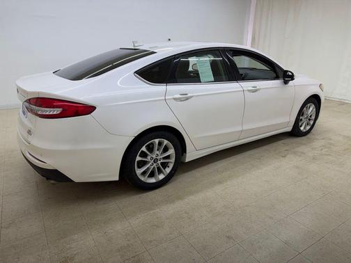 White Platinum Metallic Tri-Coat 2020 Ford Fusion SE