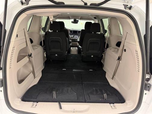 Bright White Clearcoat 2023 Chrysler Voyager LX