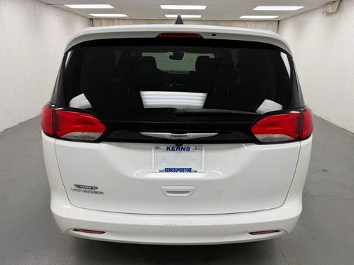 Bright White Clearcoat 2023 Chrysler Voyager LX