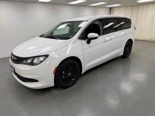 Bright White Clearcoat 2023 Chrysler Voyager LX