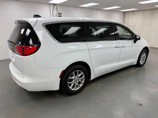 Bright White Clearcoat 2023 Chrysler Voyager LX