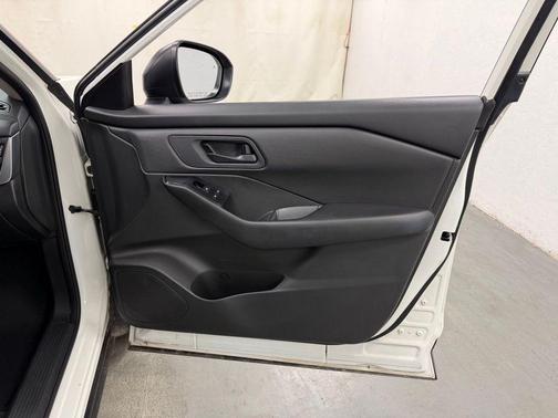 Glacier White 2024 Nissan Rogue S