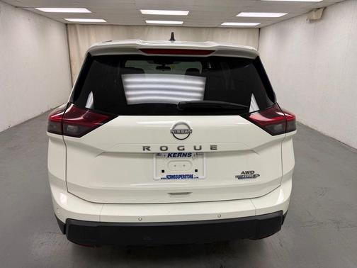 Glacier White 2024 Nissan Rogue S