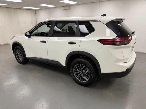 Glacier White 2024 Nissan Rogue S