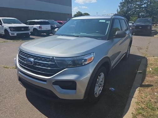 Iconic Silver Metallic 2023 Ford Explorer XLT