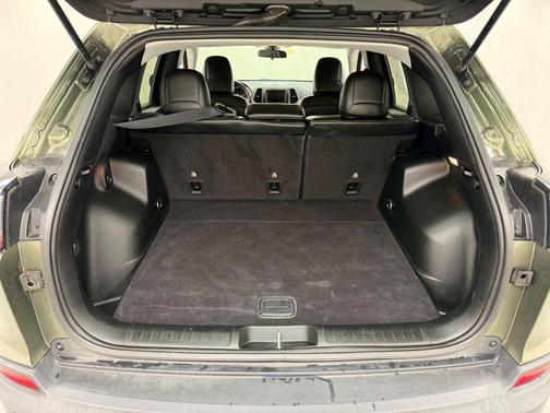Olive Green Pearlcoat 2019 Jeep Cherokee Latitude Plus