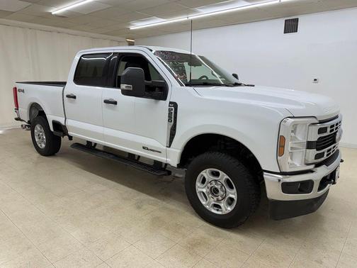 Oxford White 2025 Ford F-250 XLT
