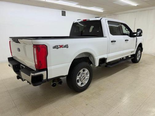 Oxford White 2025 Ford F-250 XLT